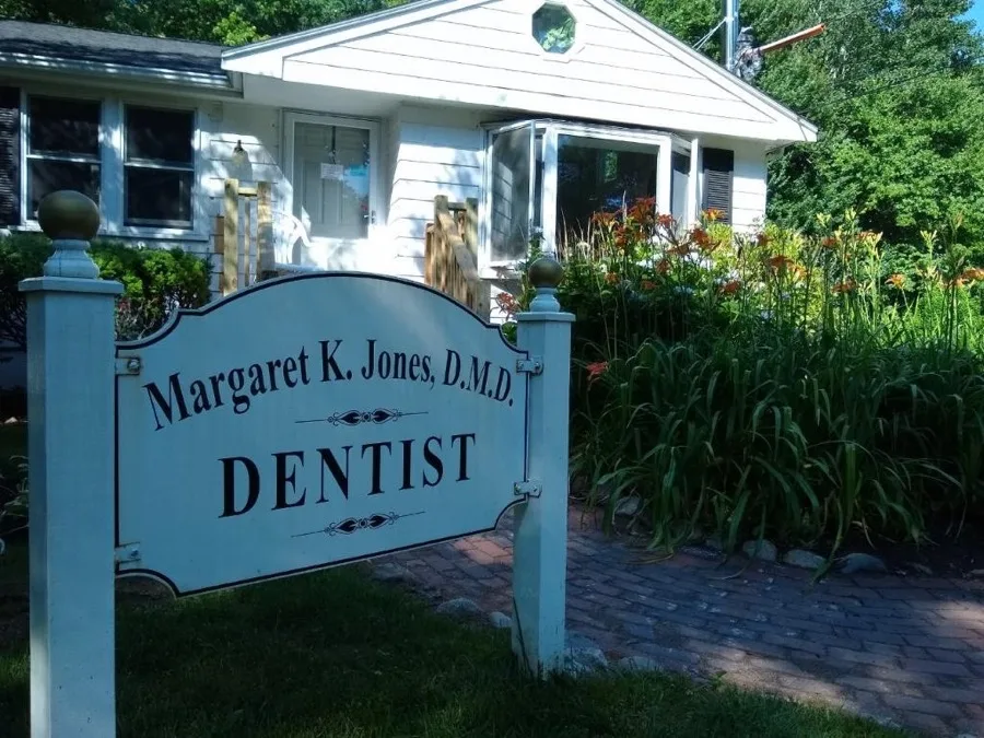 Pembroke Dental Associates office sign and building, home of Margaret K. Jones, D.M.D.